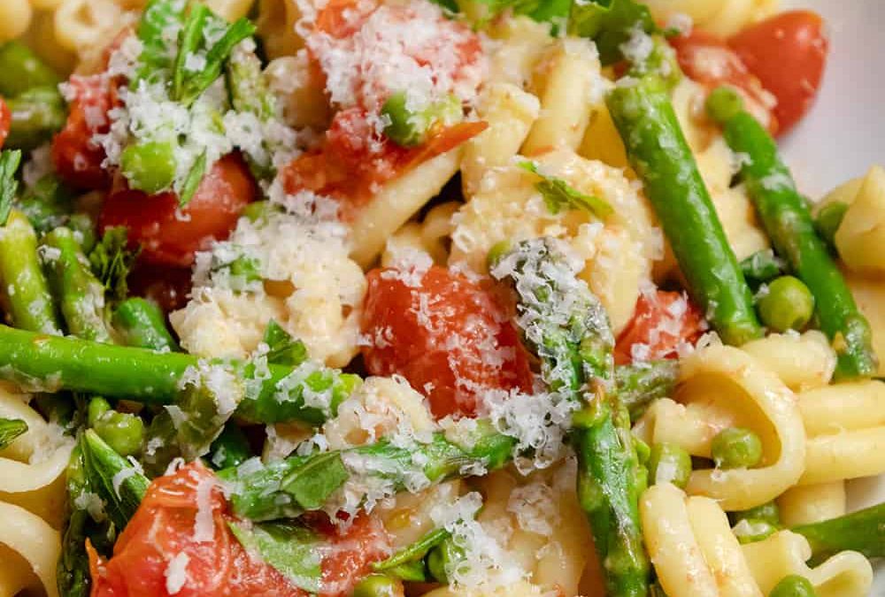 Pasta with Asparagus and Basil